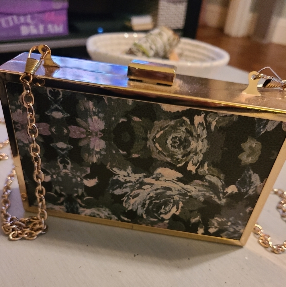 NWOT Cute little gold and black purse hard case NEW hp🔥🔥🔥 - Picture 2 of 6